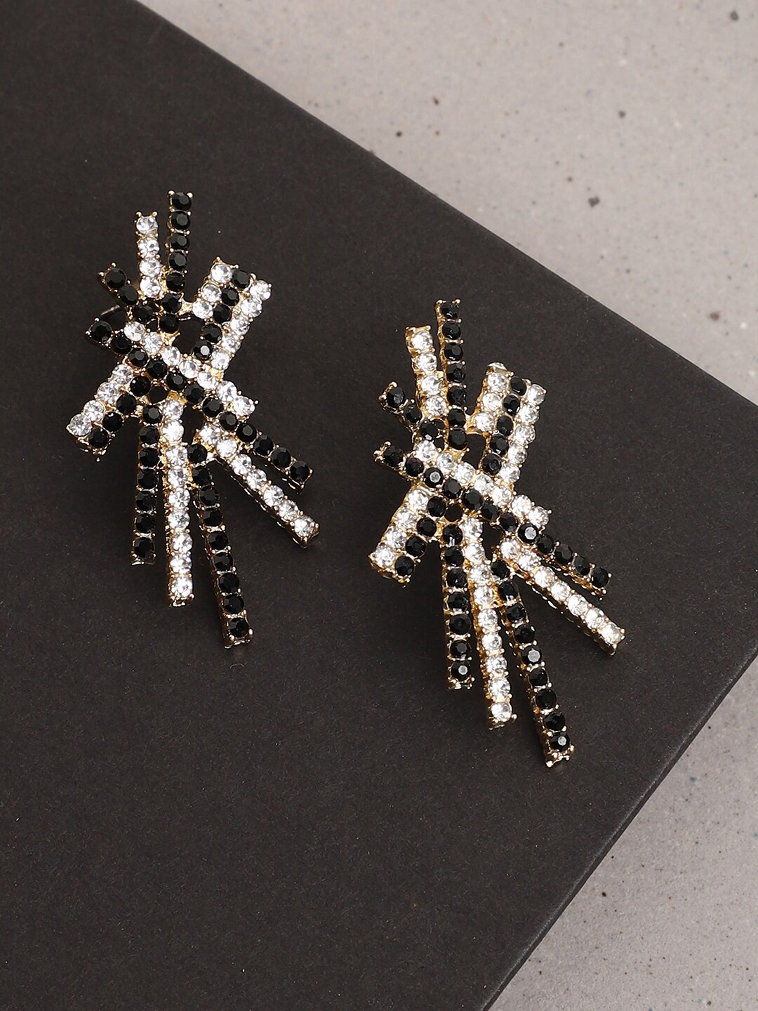 

SOHI Gold-Plated Black & White Contemporary Studs Earrings