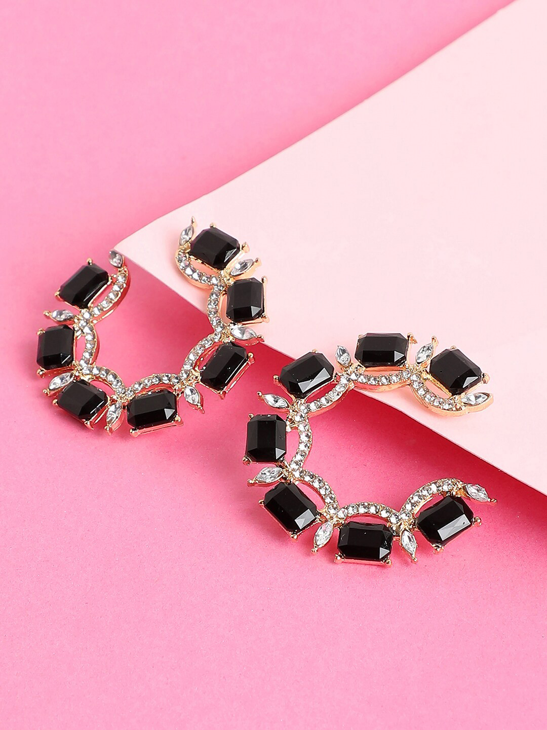 

SOHI Black & White Gold Plated Circular Studs Earrings