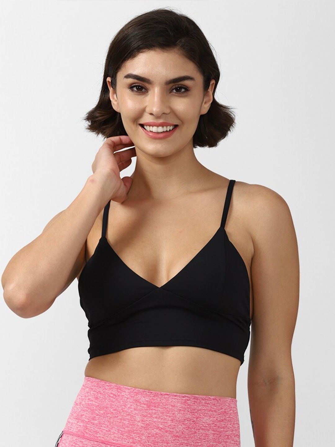 

FOREVER 21 Black Solid Sports Bra