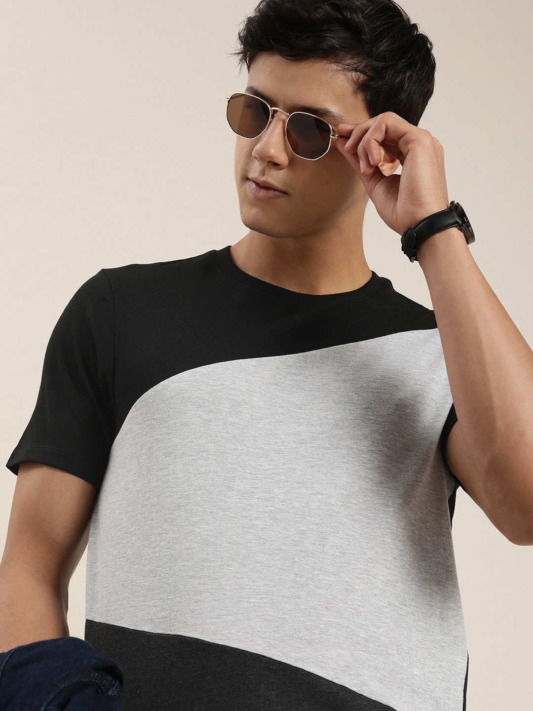 

encore by INVICTUS Men Round Neck Colourblocked T-shirt, Black
