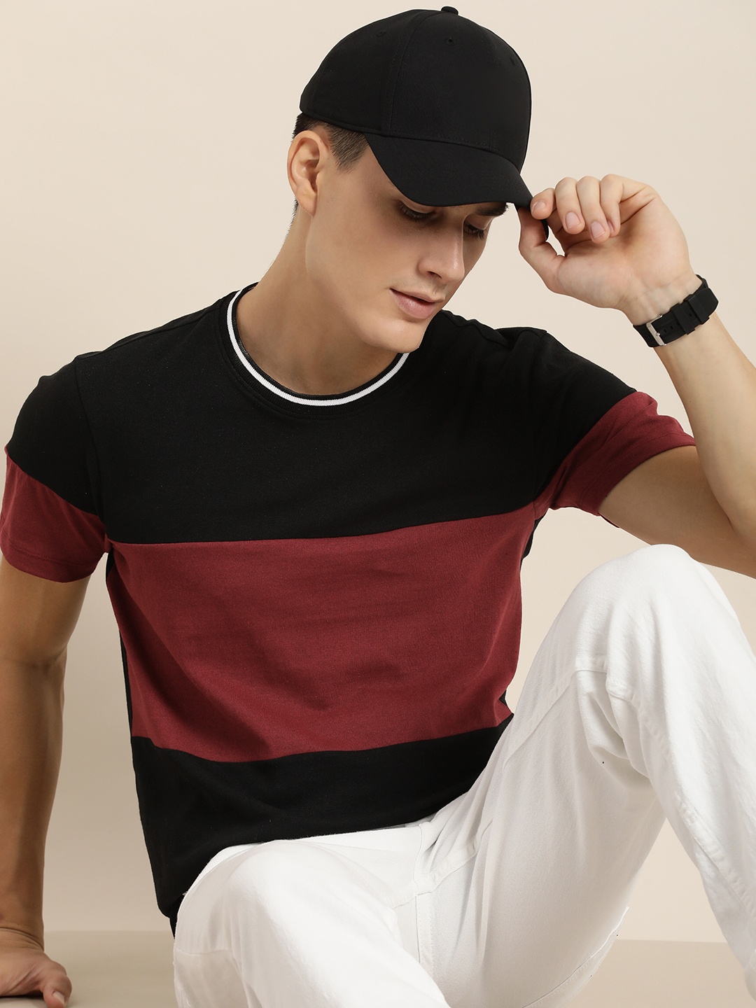 

encore by INVICTUS Men Round Neck Colourblocked T-shirt, Maroon