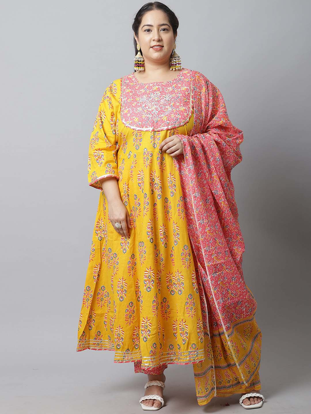

Rajnandini Women Plus Size Floral Printed Pure Cotton Kurta with Trousers & With Dupatta, Yellow