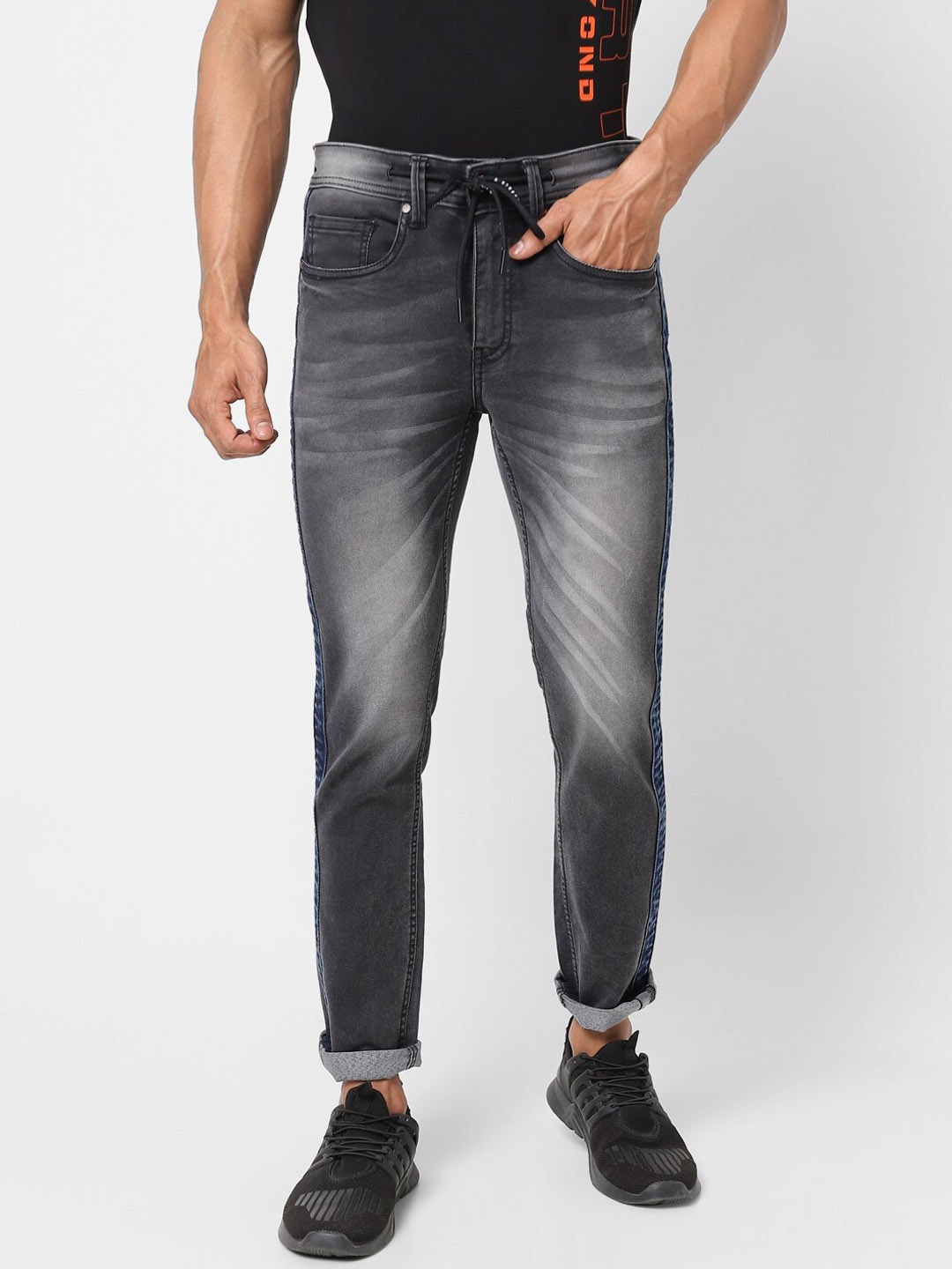 

Street Armor by Pantaloons Men Grey Skinny Fit Heavy Fade Jeans