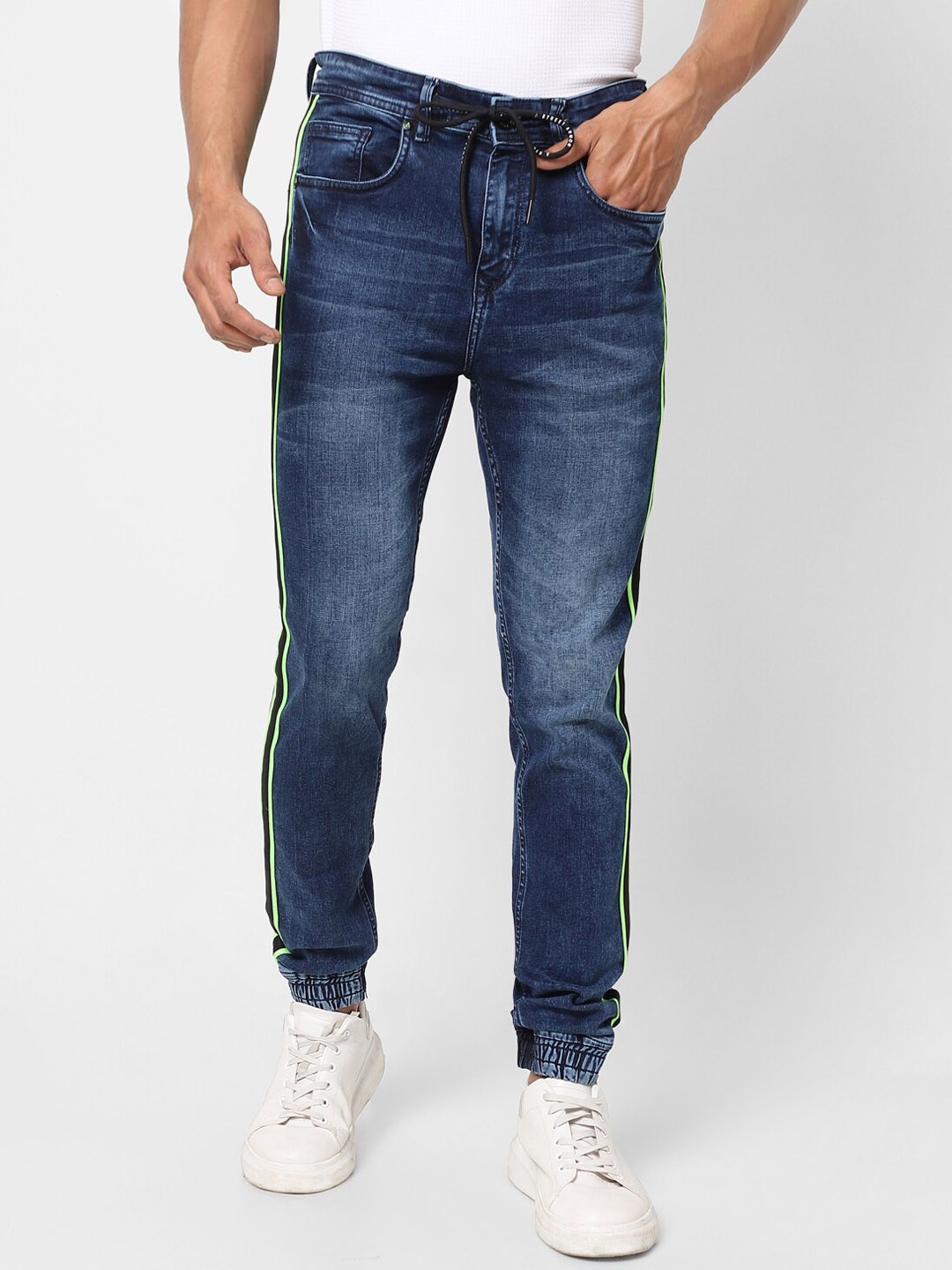 

Street Armor by Pantaloons Men Blue Jogger Heavy Fade Jeans