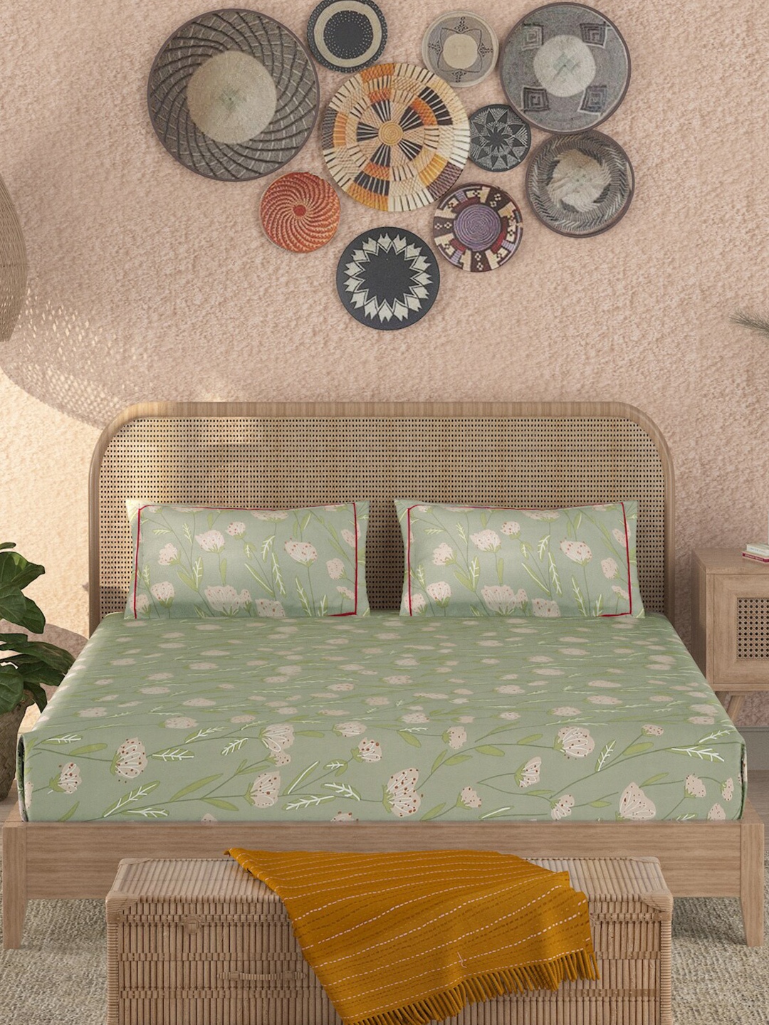 

Sangria Floral 120 TC Queen Bedsheet with 2 Pillow Covers, Green