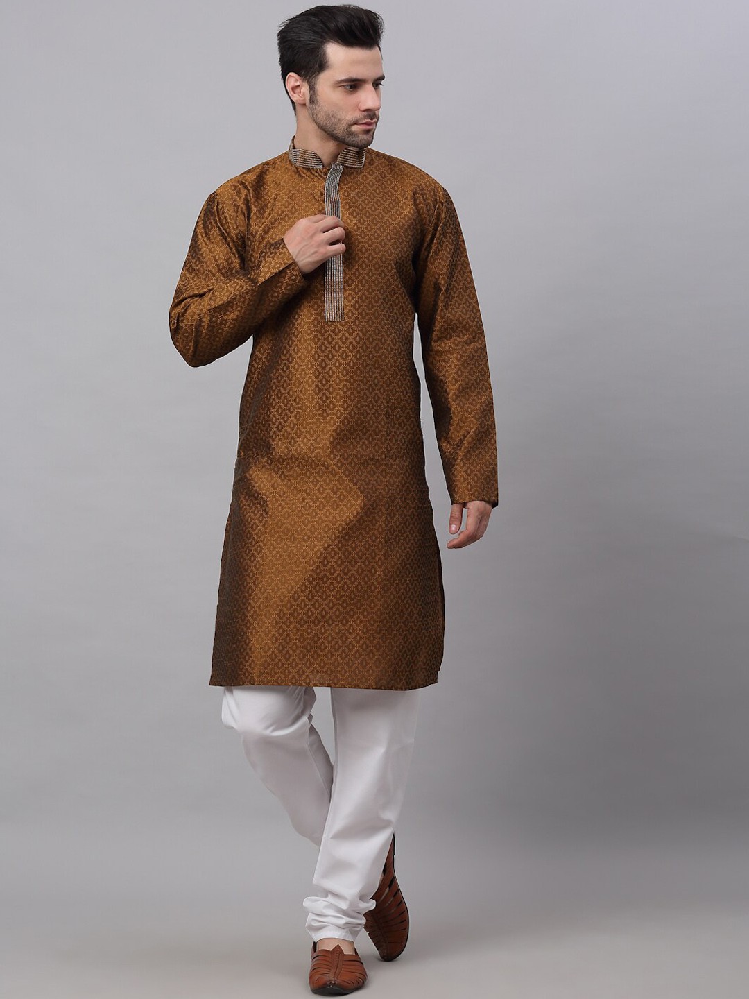 

Jompers Men Solid Kurta with Churidar, Brown