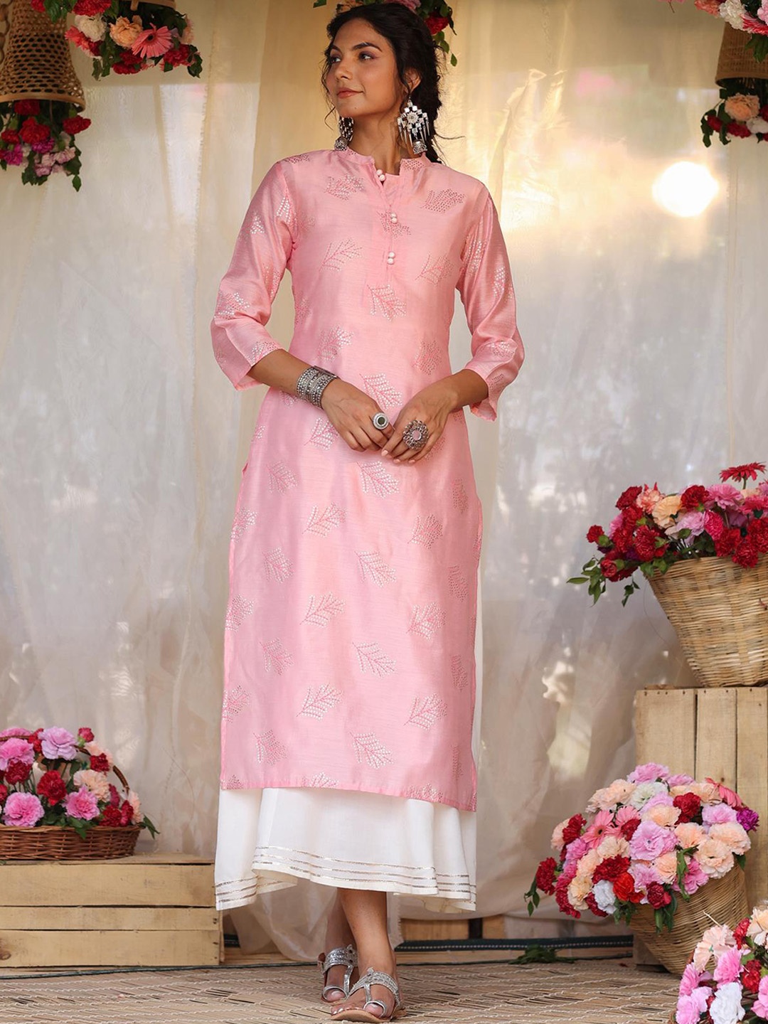 

SCAKHI Women Pink Floral Printed Pastels Chanderi Silk Kurta