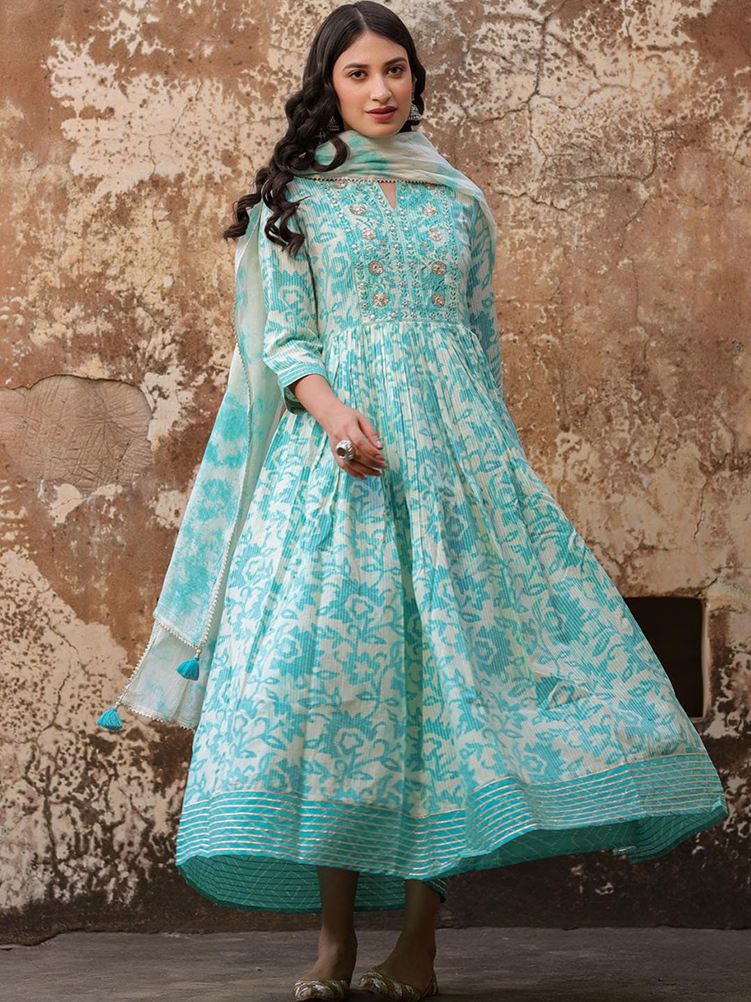 

SCAKHI Women Turquoise Blue Floral Printed Floral Raw Silk Anarkali Kurta