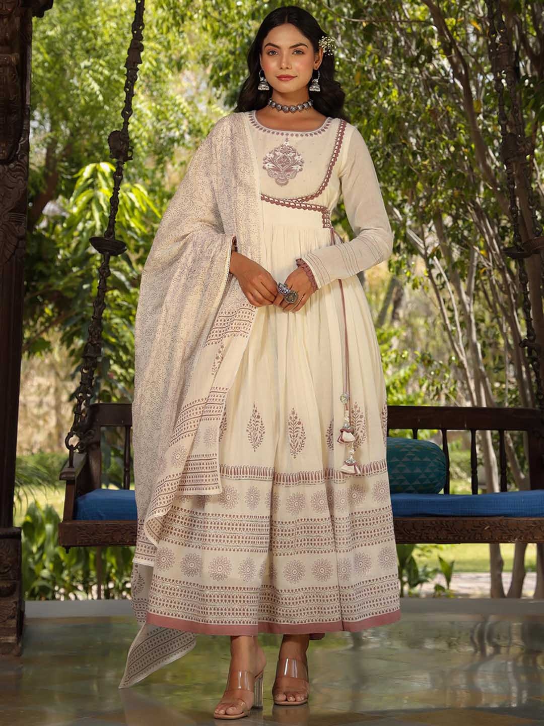 

SCAKHI Women White Ethnic Motifs Embroidered Anarkali Kurta