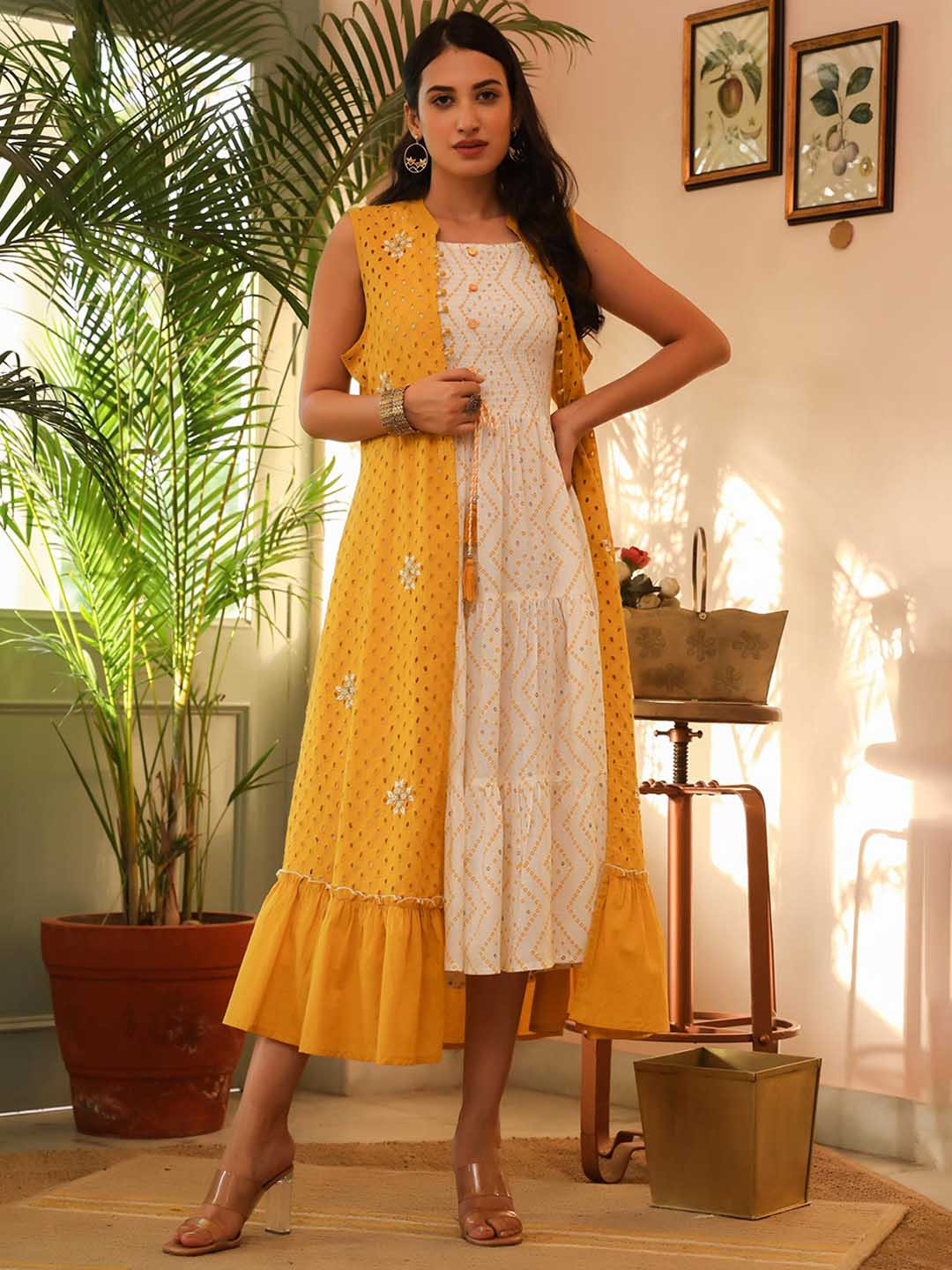 

SCAKHI Women Yellow Floral Printed Kurta
