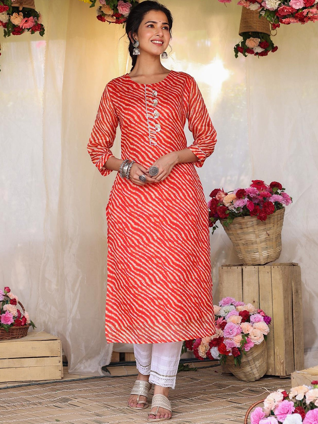 

SCAKHI Women Red Striped Straight Kurta