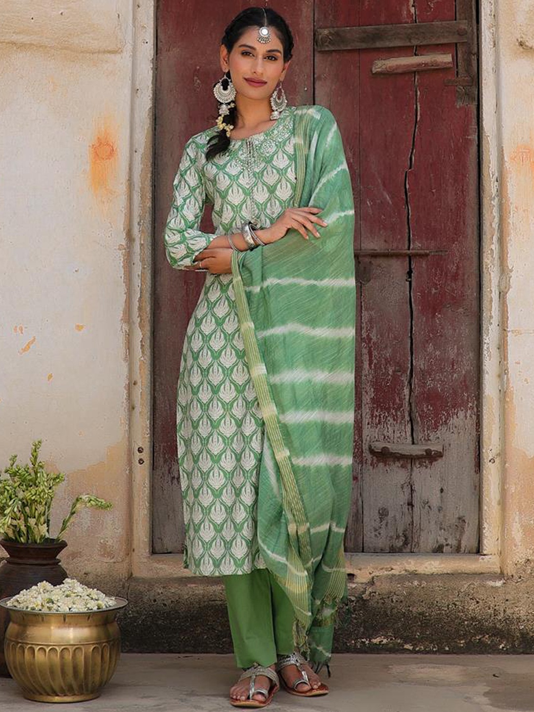 

SCAKHI Women Ethnic Motifs Printed Kurta with Trousers & With Dupatta, Green