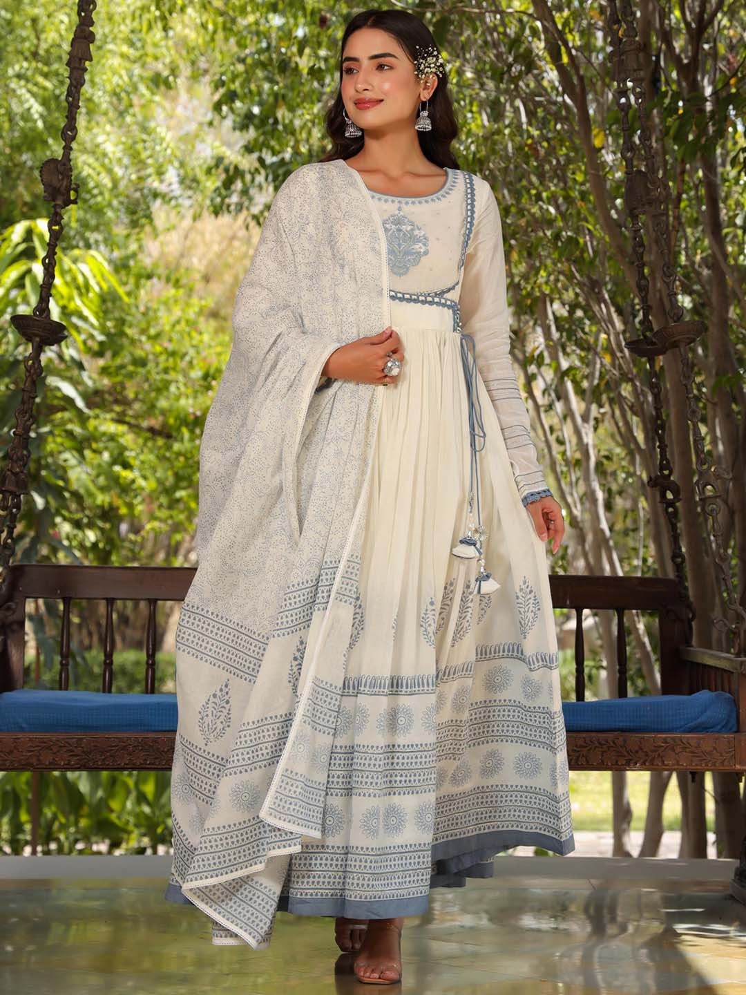 

SCAKHI Women White Floral Printed White Romance Anarkali Kurta