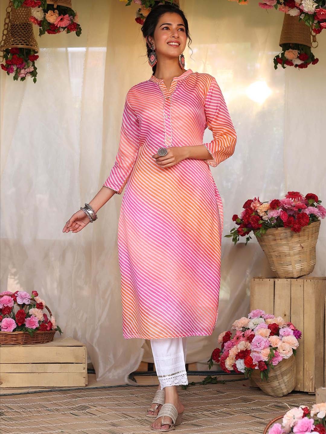 

SCAKHI Women Pink Floral Striped Straight Kurta