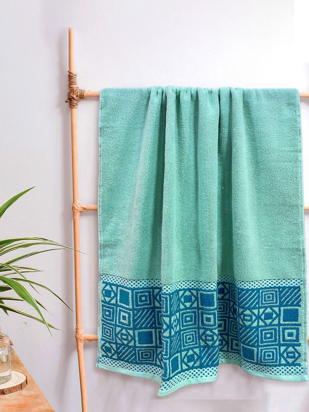 

Aura Wedelia Printed Pure Cotton 380 GSM Large Bath Towel, Green