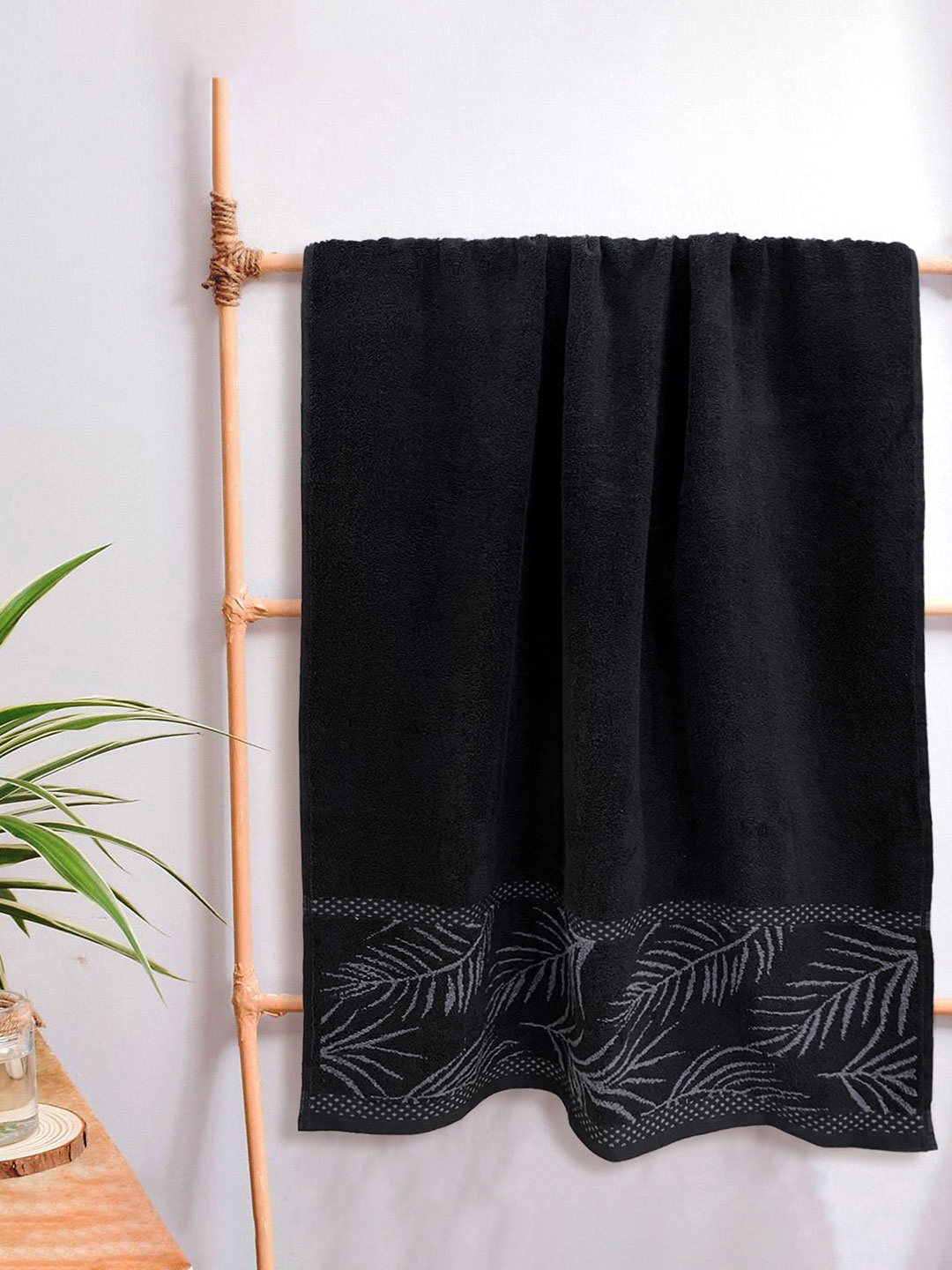 

Aura Wedelia Printed Pure Cotton 380 GSM Large Bath Towel, Black