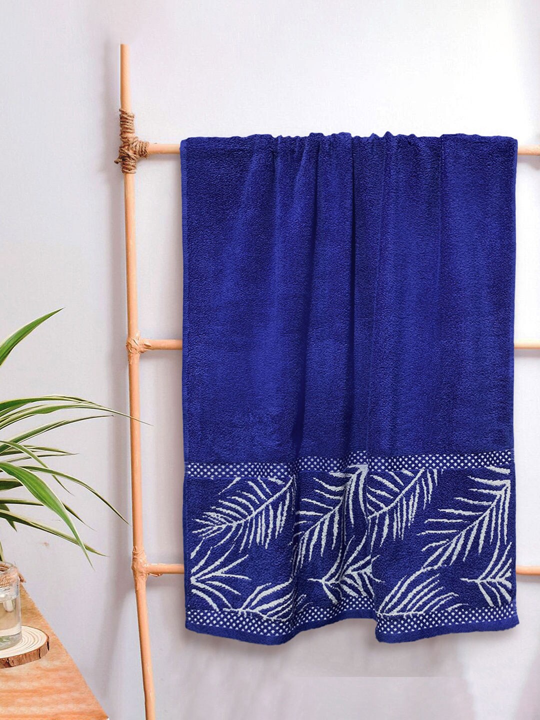 

Aura Wedelia Printed Pure Cotton 380 GSM Large Bath Towel, Navy blue