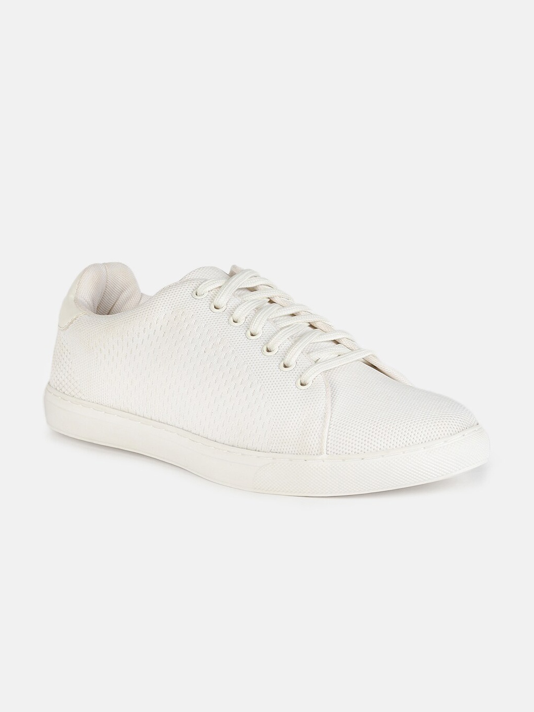 

HIGHLANDER Men White Solid Sneakers