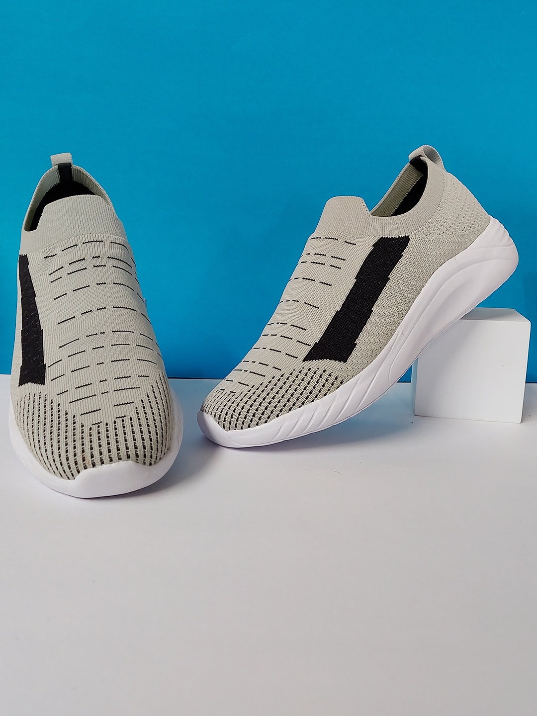 

HIGHLANDER Men Textured Fly-Knit Regular Slip-On Sneakers, Grey
