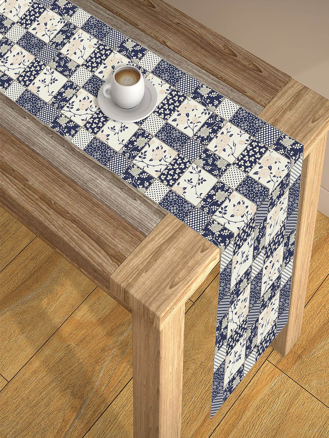 

AEROHAVEN Blue Printed 6-Seater Poly Matte Table Runners