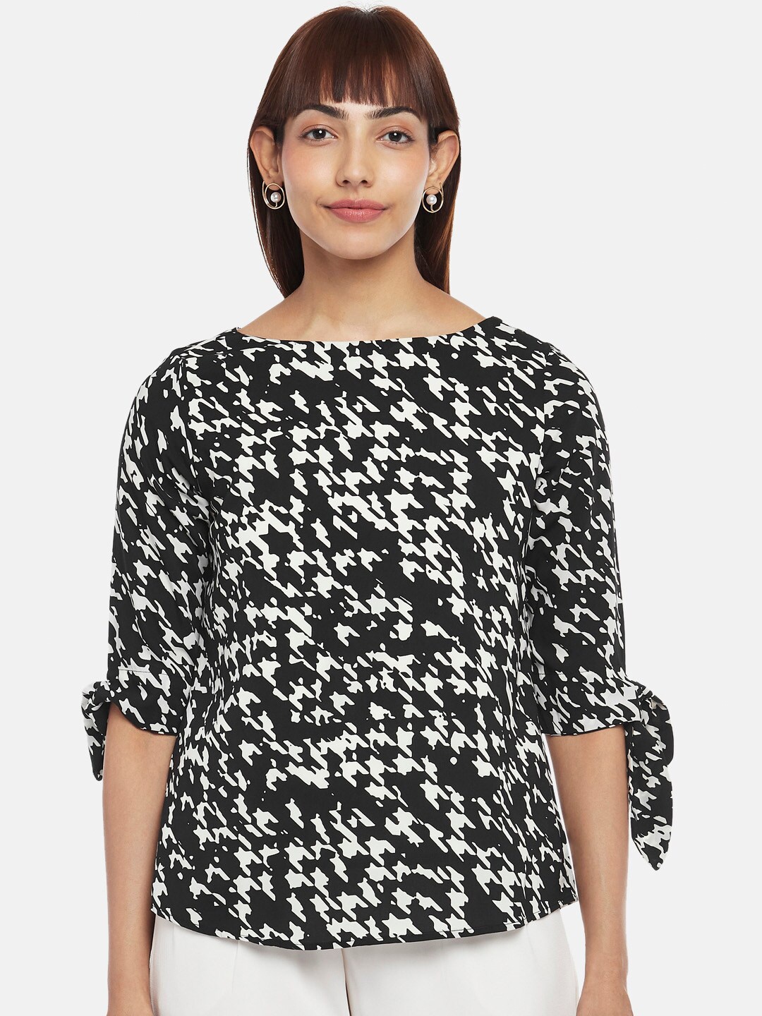 

Annabelle by Pantaloons Women Black & White Printed Polyester Top