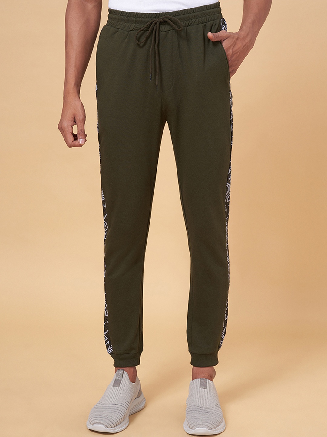 

Ajile by Pantaloons Men Olive Green Solid Cotton Slim-Fit Side Print Detail Track Pant