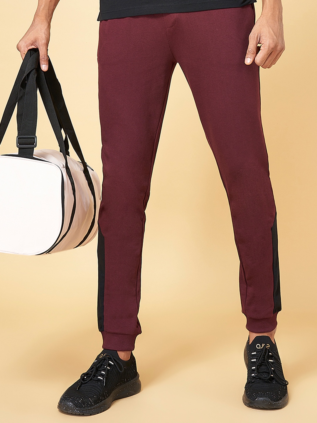 

Ajile by Pantaloons Men Maroon Solid Slim-Fit Cotton Joggers