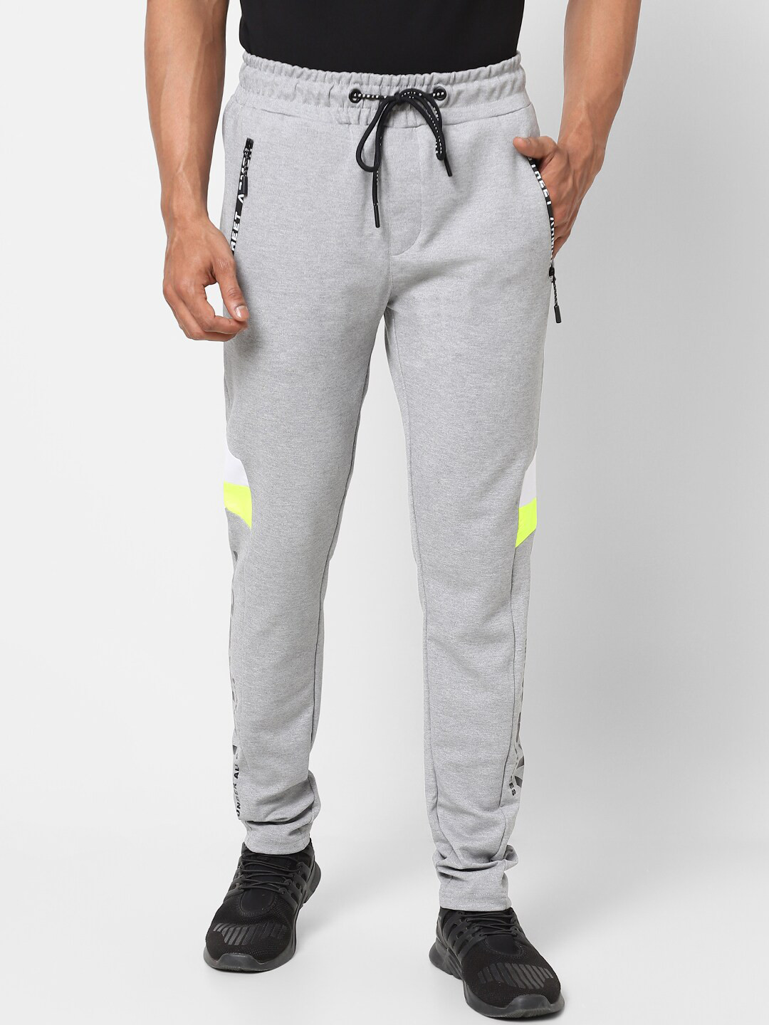

Street Armor by Pantaloons Men Grey Melange Solid Relaxed Fit Track Pant