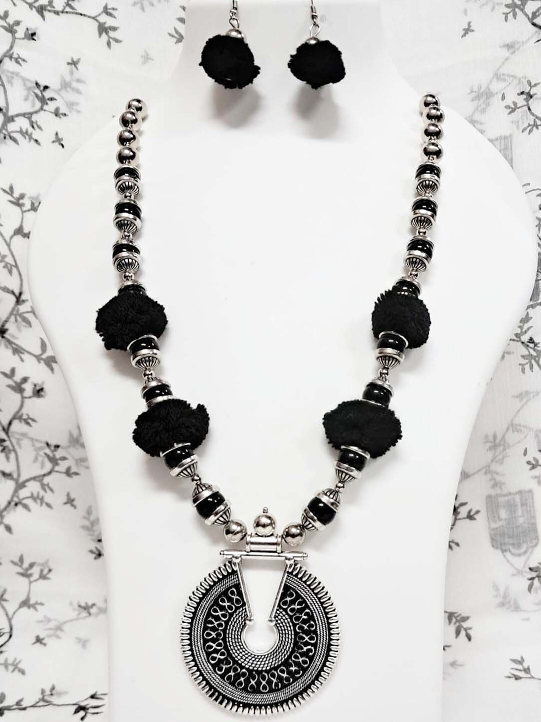 

MAD CLUB Women Silver Black Jewellery Set