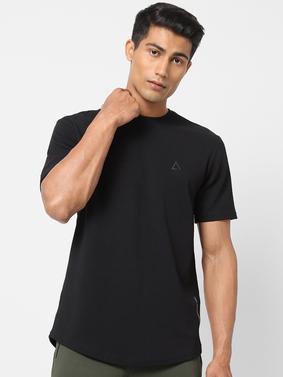 

Street Armor by Pantaloons Men Black Solid T-shirt