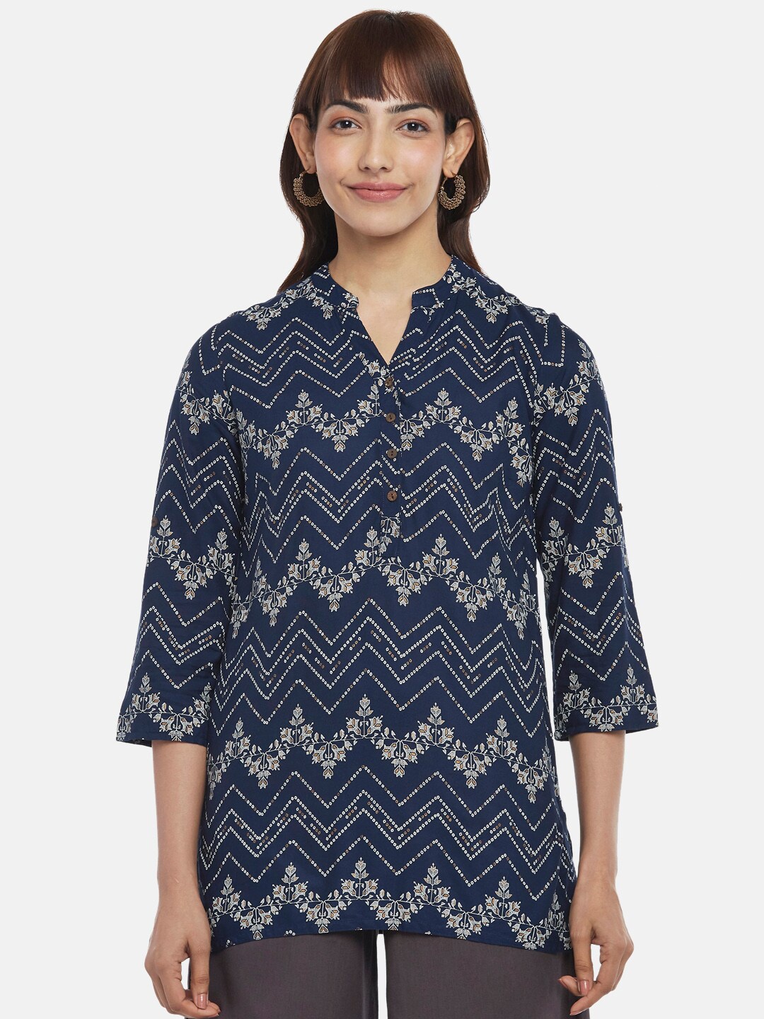 

AKKRITI BY PANTALOONS Blue & White Viscose Rayon Mandarin Collar Printed Tunic