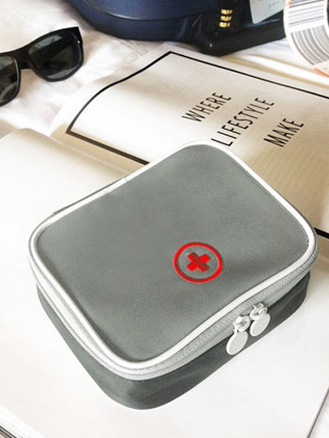 

MARKET99 Grey Solid First Aid Box