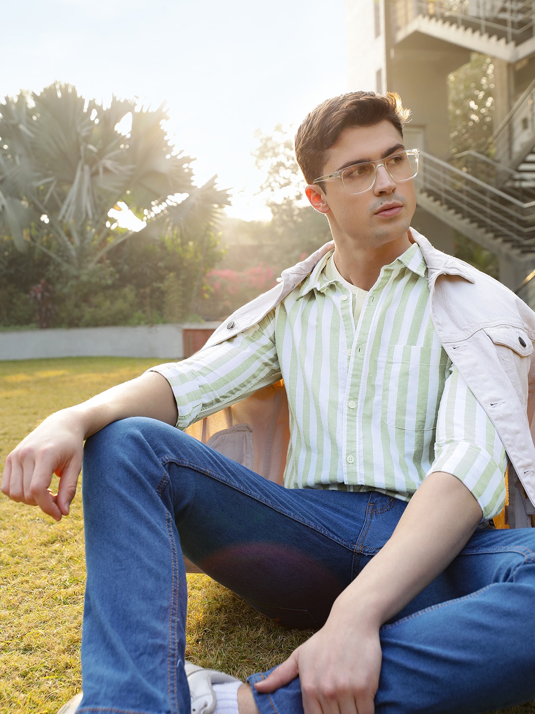 

Flying Machine Men White & Green Standard Slim Fit Striped Pure Cotton Casual Shirt