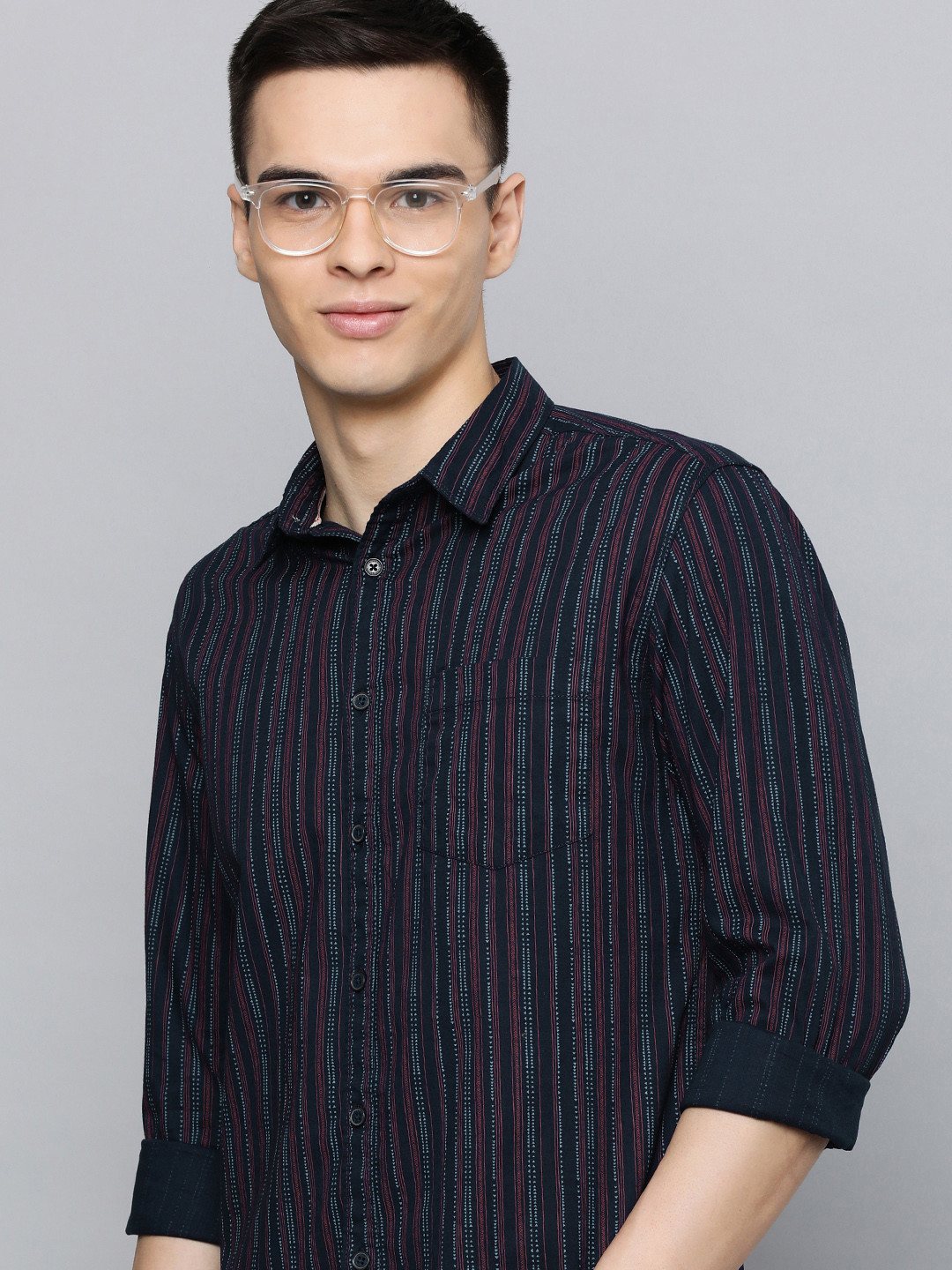 

Flying Machine Men Navy Blue & Red Slim Fit Striped Pure Cotton Casual Shirt