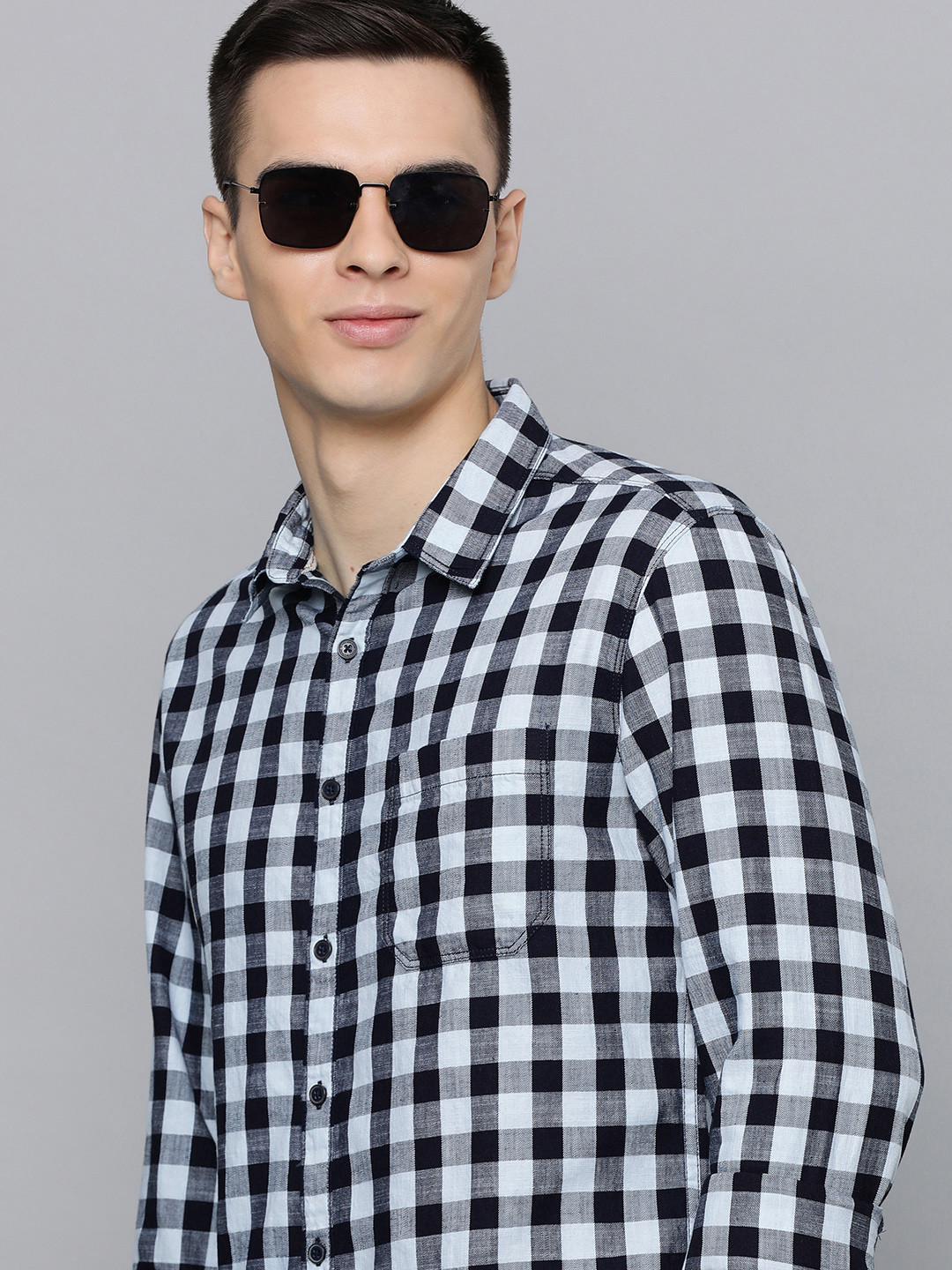 

Flying Machine Men White & Navy Blue Slim Fit Gingham Checked Pure Cotton Casual Shirt