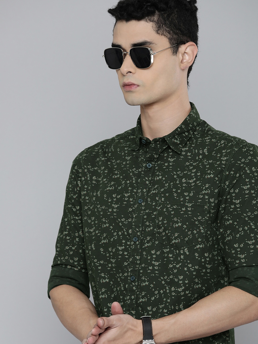 

Flying Machine Men Green Standard Slim Fit Floral Printed Pure Cotton Casual Shirt