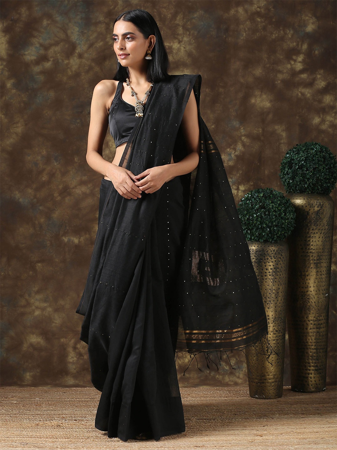 

Triyah Black & Gold-Toned Woven Design Sequinned Silk Cotton Saree