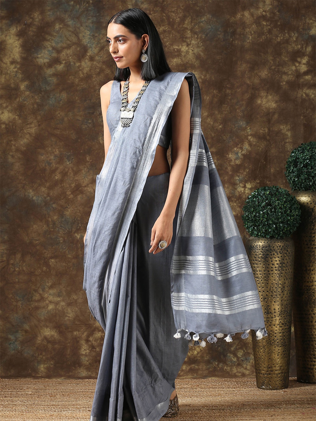 

Triyah Grey & Silver-Toned Zari Pure Linen Saree