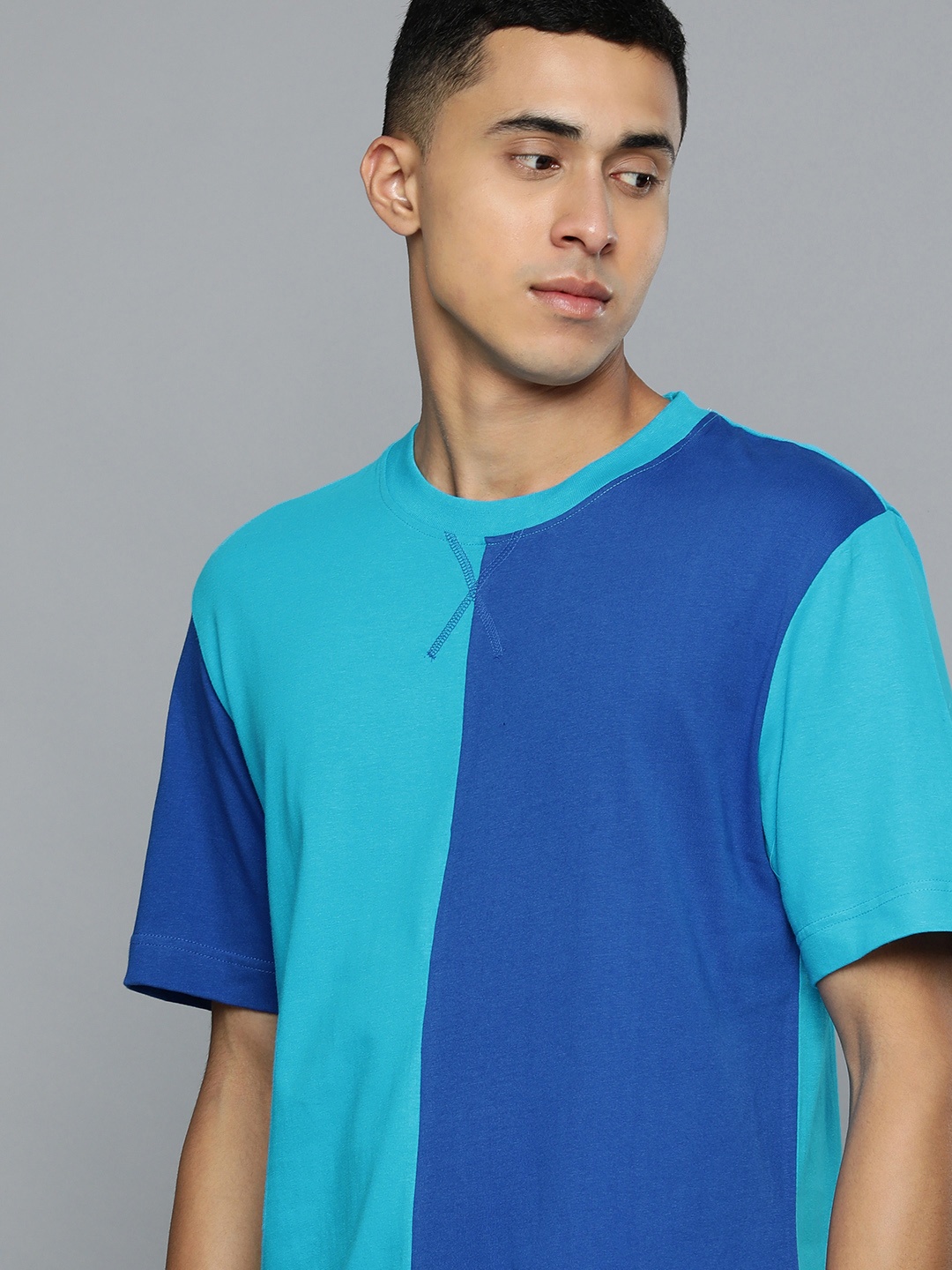 

Flying Machine Men Blue Colourblocked T-shirt