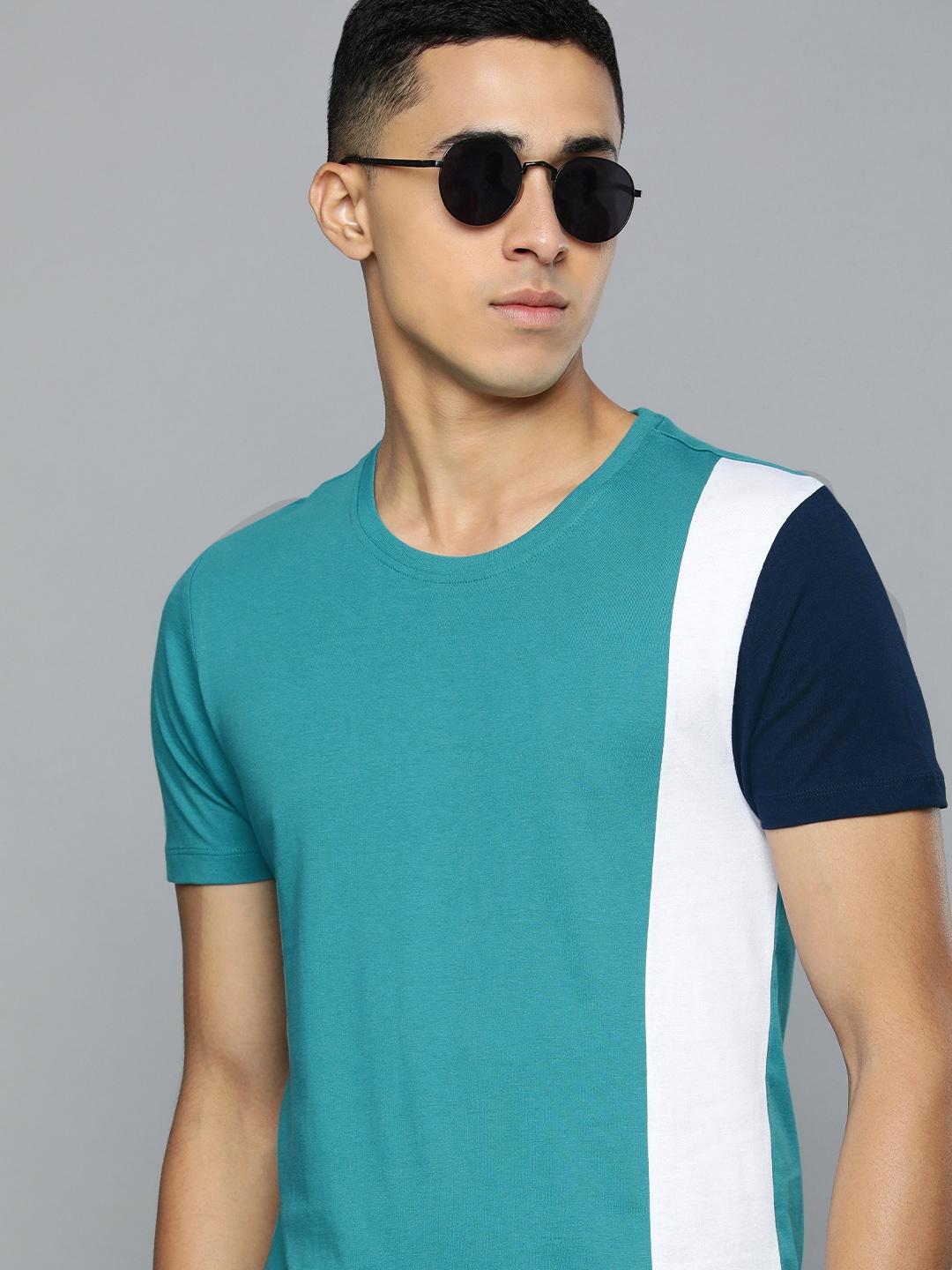 

Flying Machine Men Turquoise Blue & White Placement Colourblocked Pure Cotton T-shirt