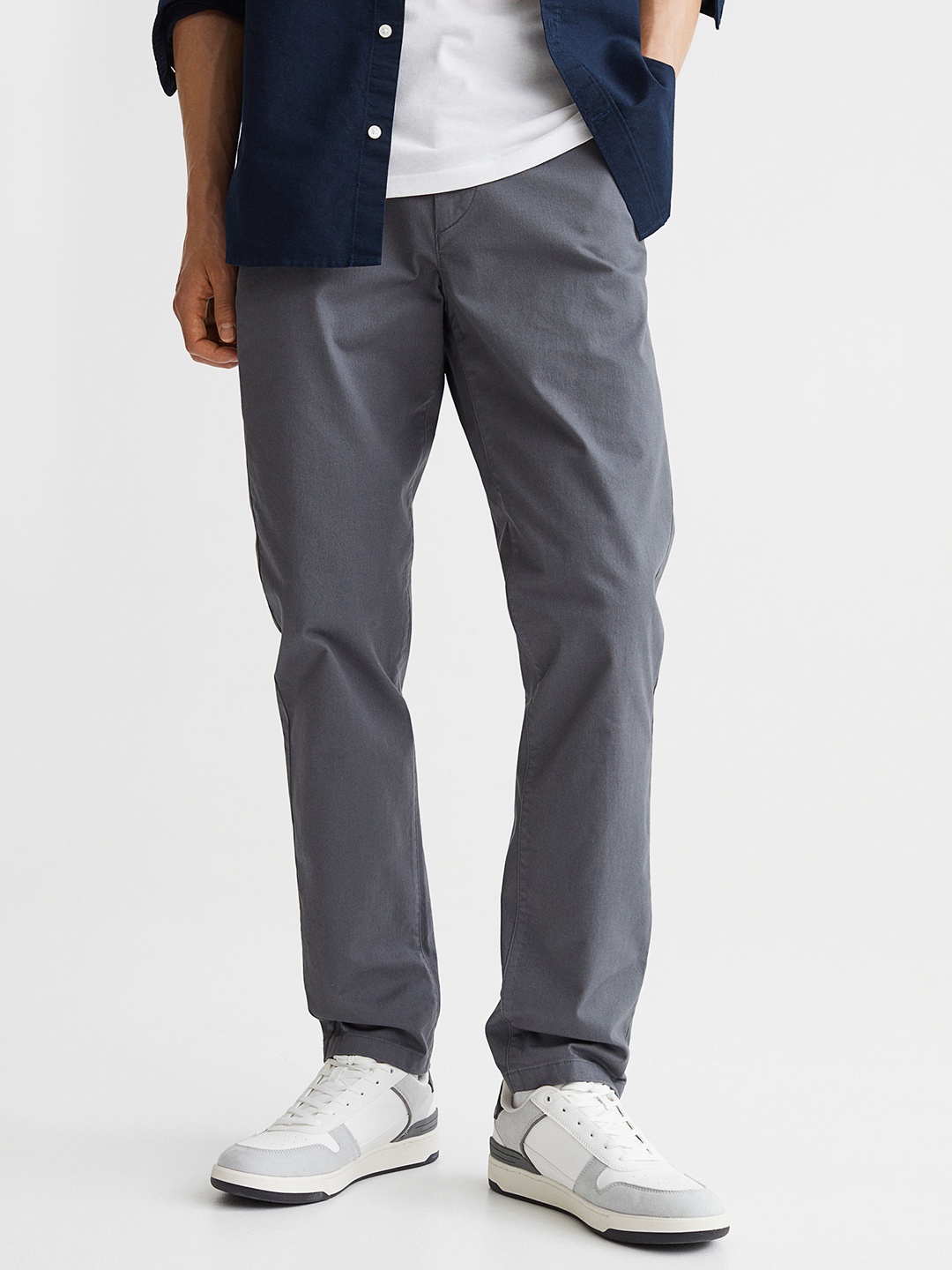 

H&M Men Grey Slim Fit Chinos Trousers