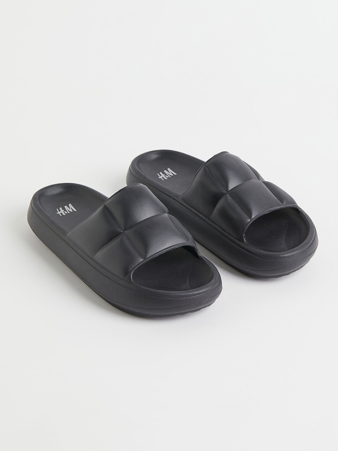 

H&M Women Black Quilted Pool shoes