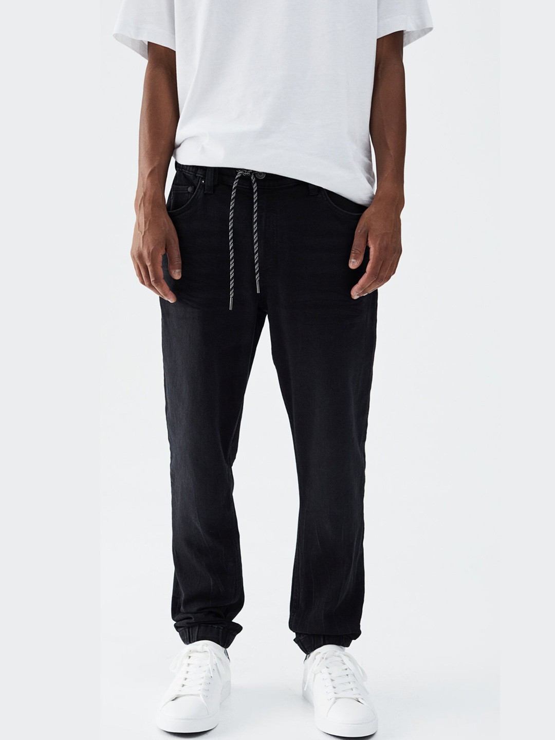 

H&M Men Black Hybrid Regular Tapered Joggers