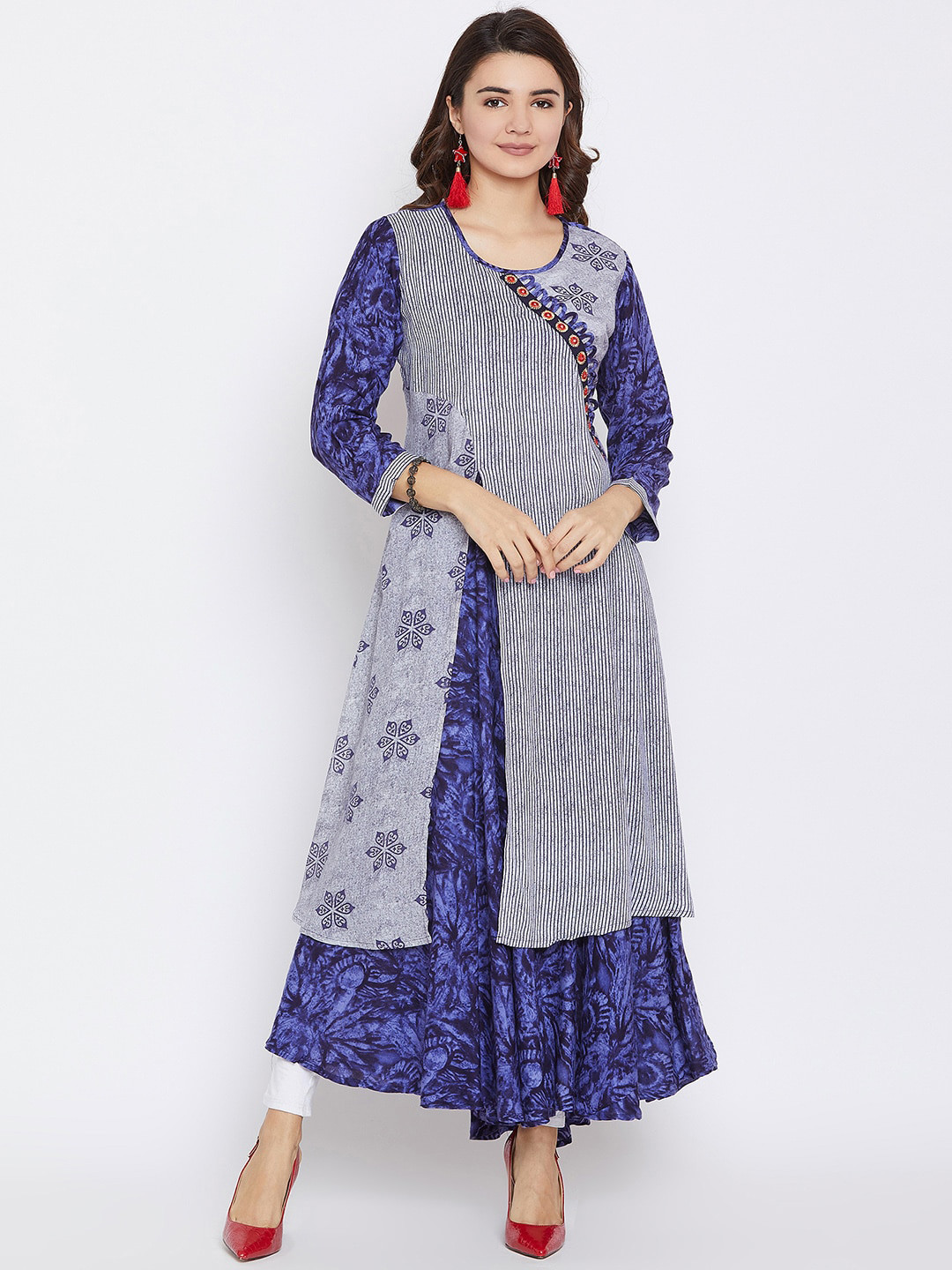

AgrohA Women Blue Floral Printed Thread Work Kurta