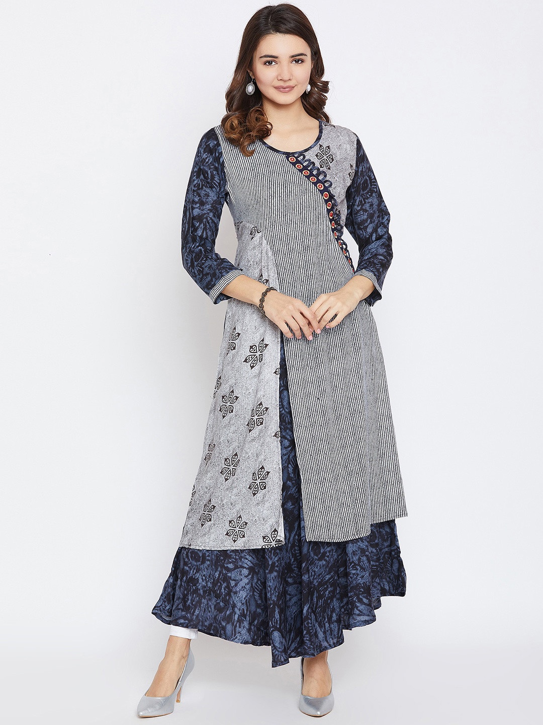 

AgrohA Women Grey & Black Floral Striped Kurta