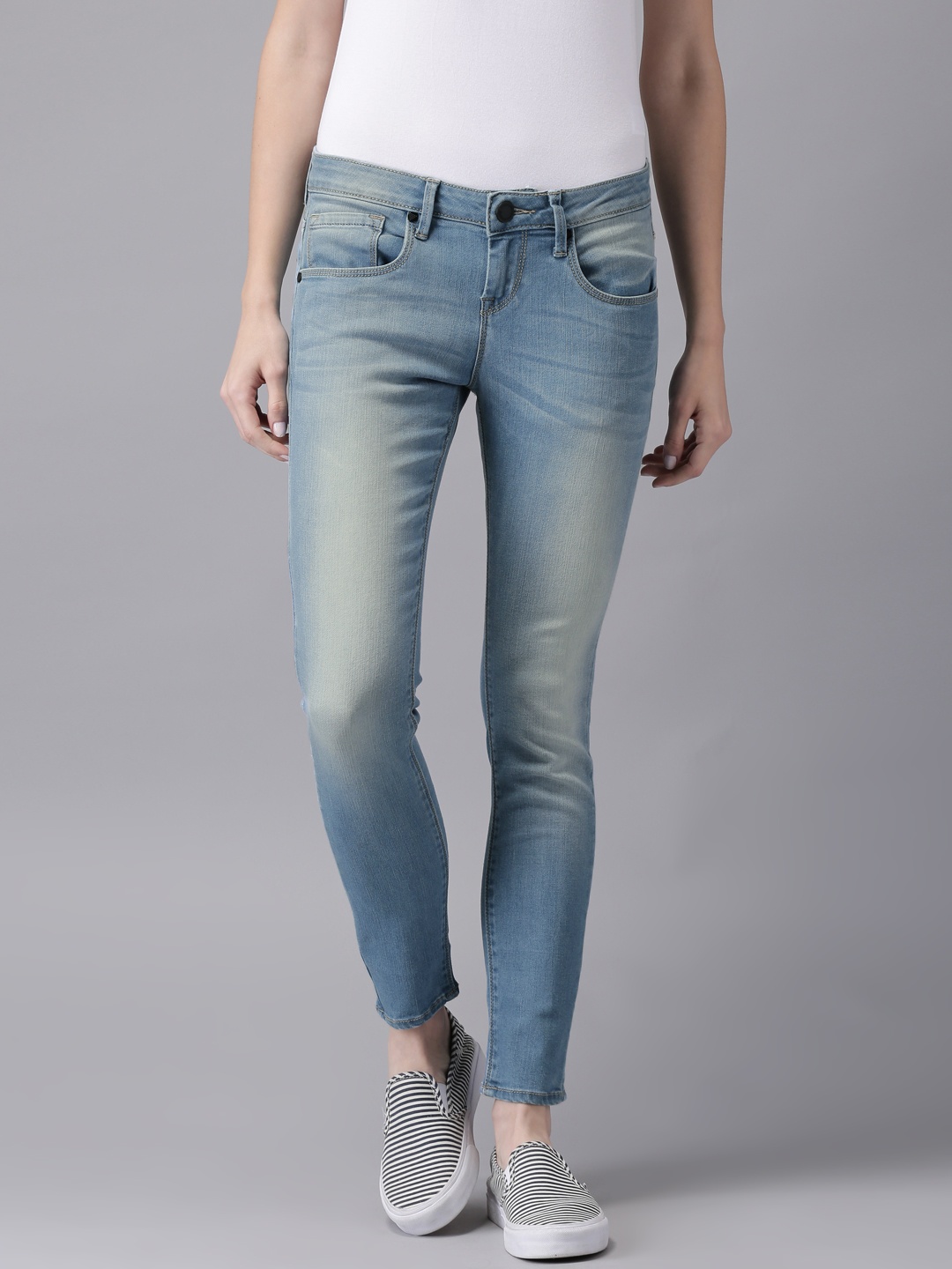 

HERE&NOW Women Blue Skinny Fit Mid-Rise Clean Look Stretchable Jeans