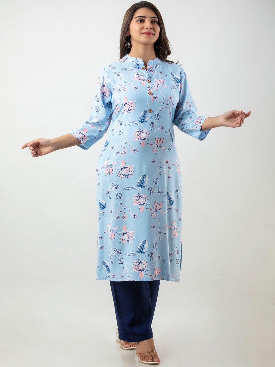 

MAUKA Women Blue And Navy Blue Floral Print Mandarin Collar Kurta With Trouser