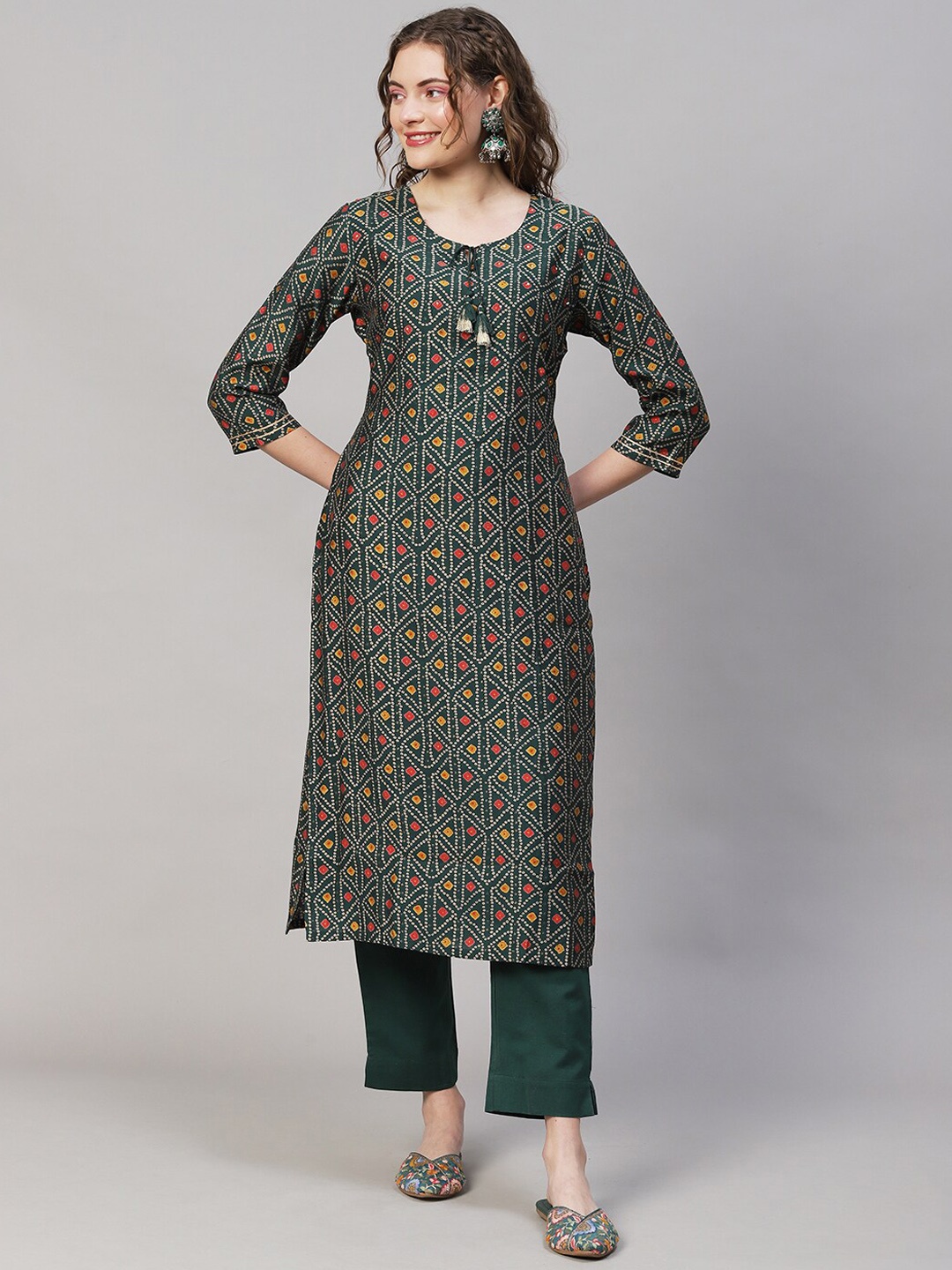 

FASHOR Women Green Bandhani Foil Print Straight Fit Kurta With Trouser