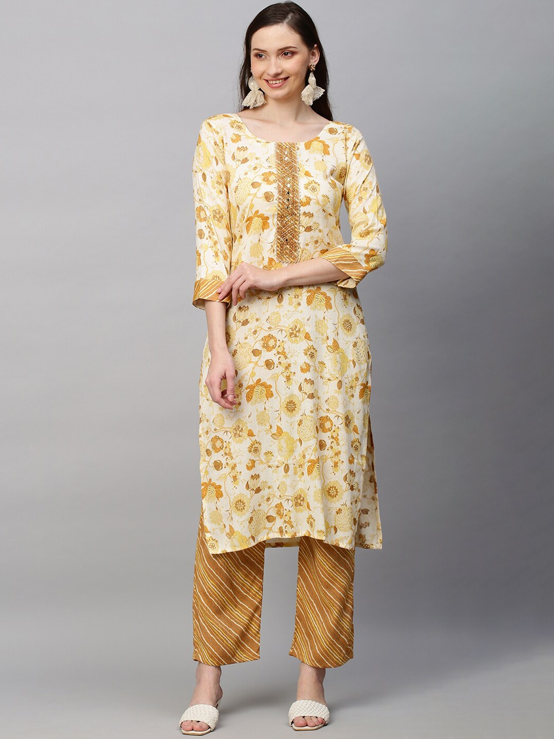 

FASHOR Women Off White Floral Printed Kurta with Trousers