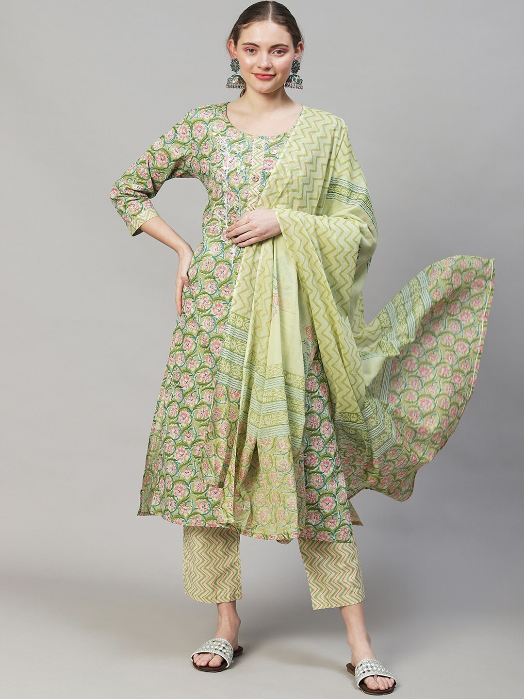 

FASHOR Women Green Floral Printed Pure Cotton Kurta with Trousers & With Dupatta